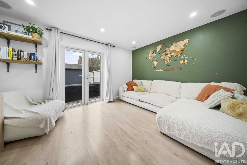 Property photo 3 of 24