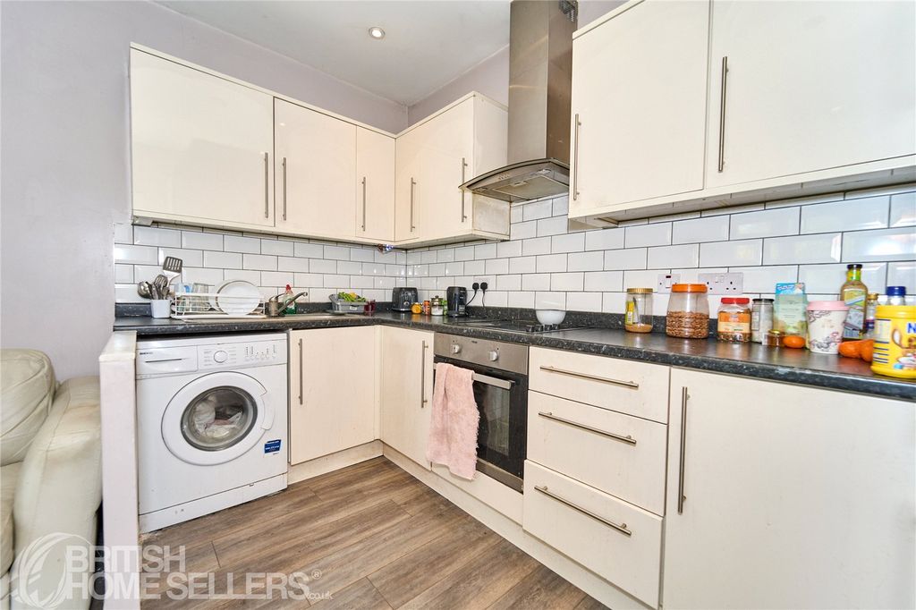 Property photo 2 of 15 Picture No. 14