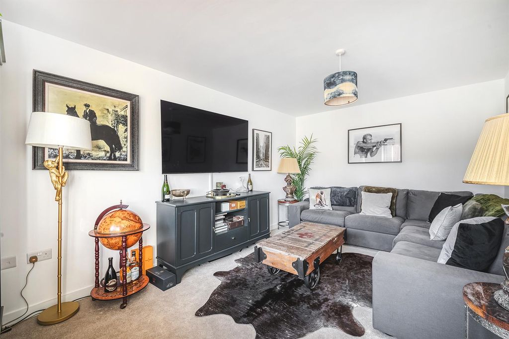 Property photo 3 of 25