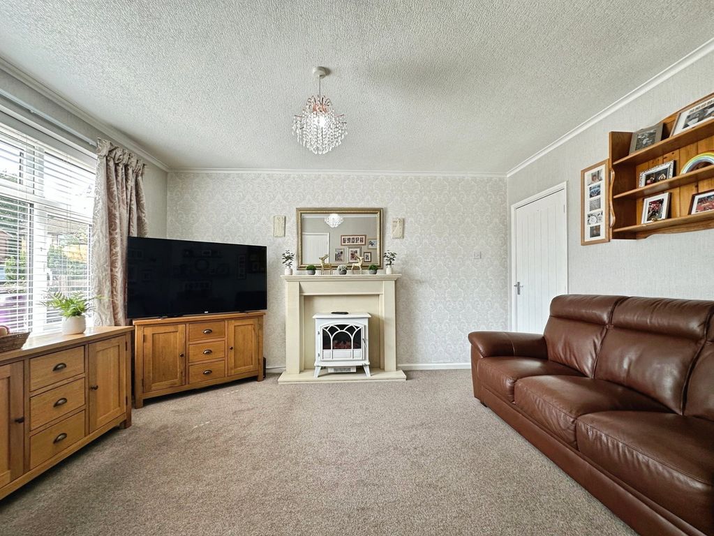 Property photo 3 of 44