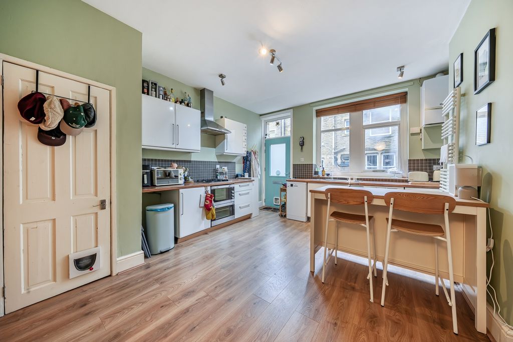 Property photo 2 of 14 Kitchen 1