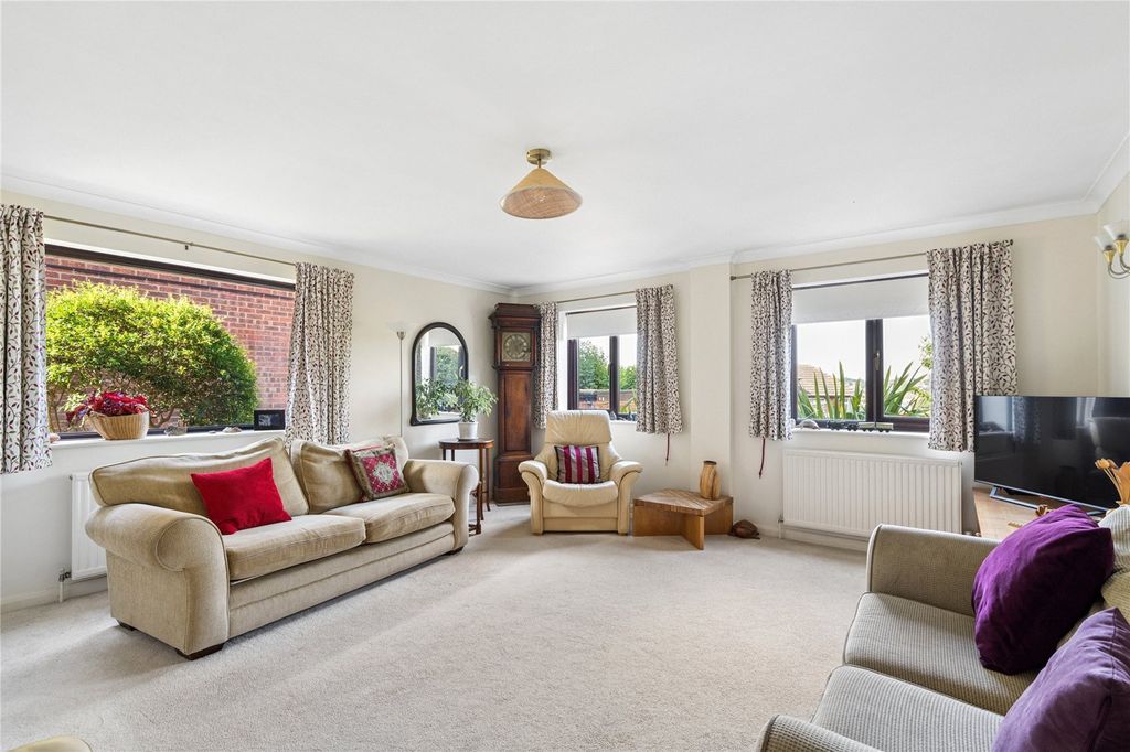 Property photo 2 of 28 Sitting Room