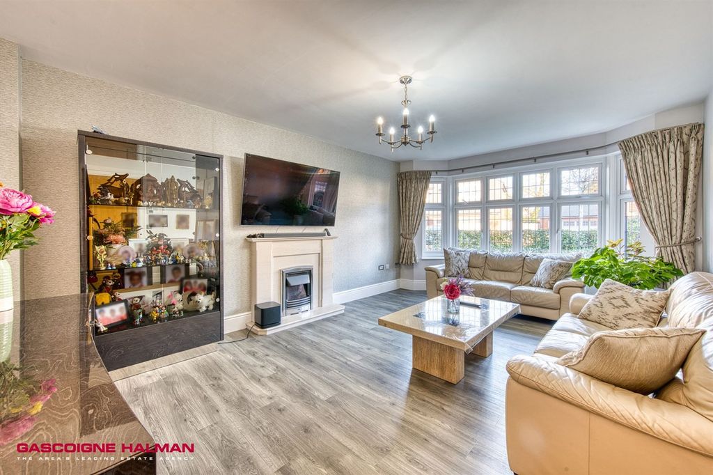 Property photo 3 of 24 Living Room