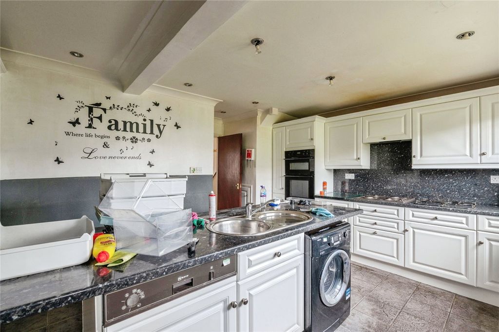 Property photo 2 of 16 Photo