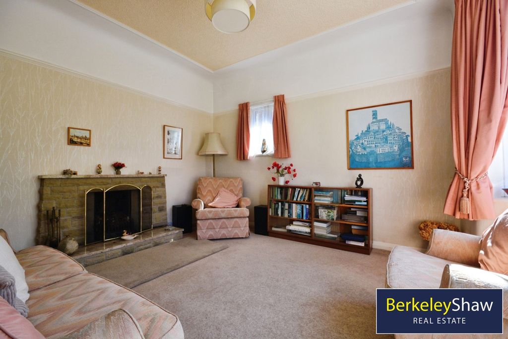 Property photo 3 of 22 Sitting Room