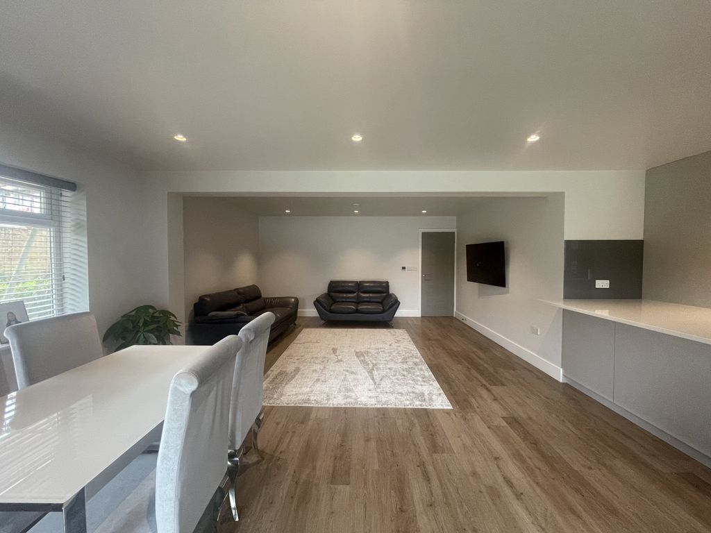 Property photo 1 of 12 3 Bedroom Detached Bungalow For Sale