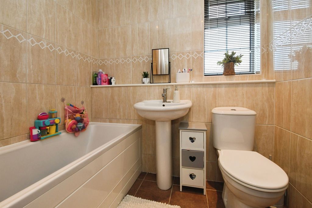 Additional image 15 of 4 bed detached house for saleHolly Close, Stallingborough, Grimsby DN41