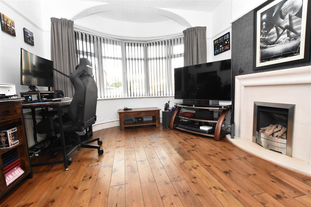 Property photo 3 of 23 Dining Room