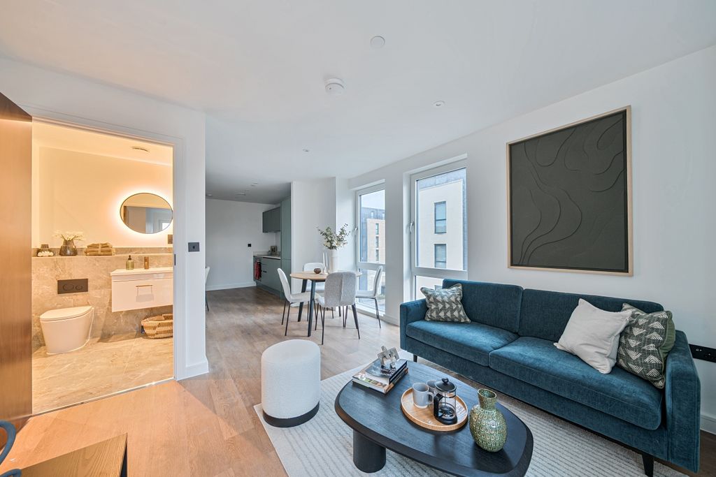 Property photo 1 of 21 1386742-12-692Ff3...