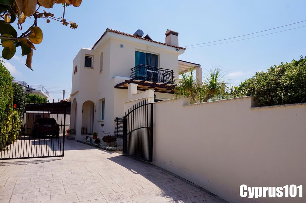 Property photo 2 of 35