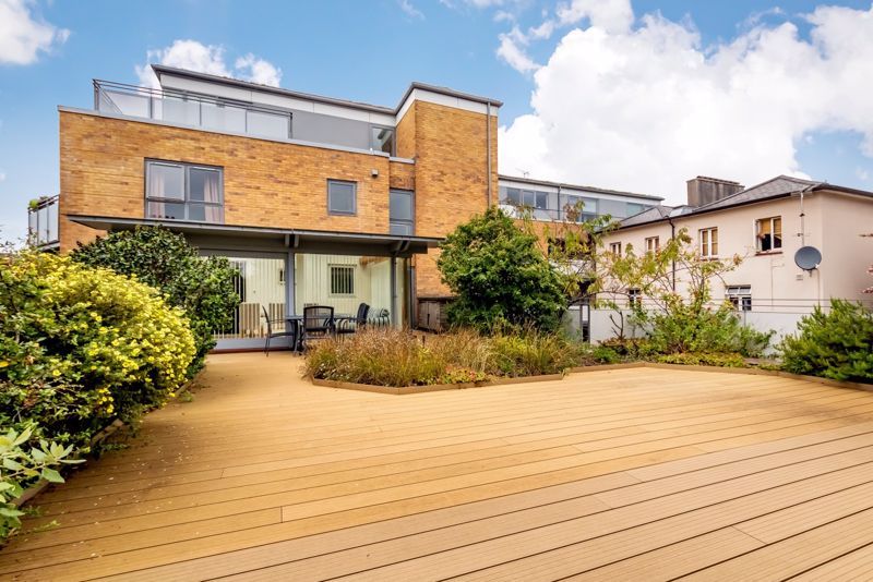 Property photo 2 of 16 Roof Garden