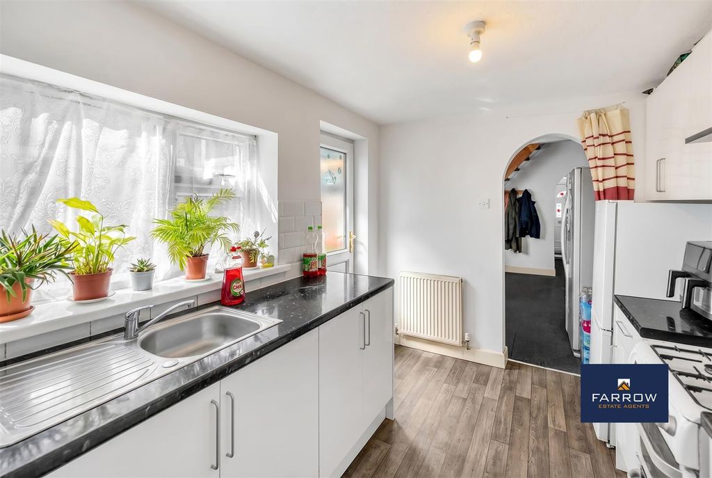 Property photo 3 of 20 Kitchen