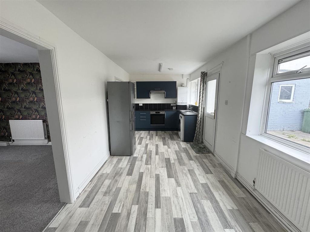 Property photo 2 of 8 Dining Kitchen