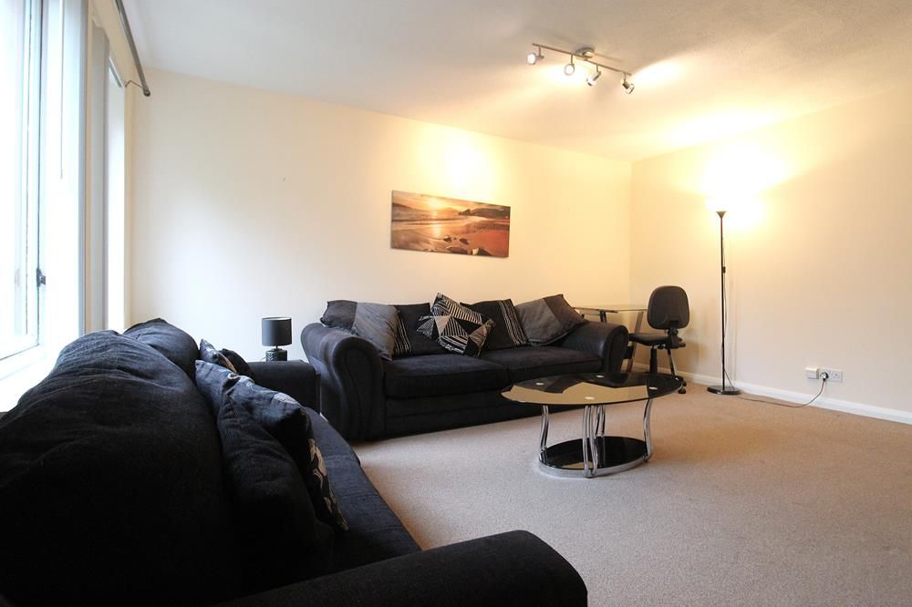 Property photo 1 of 9 Lounge