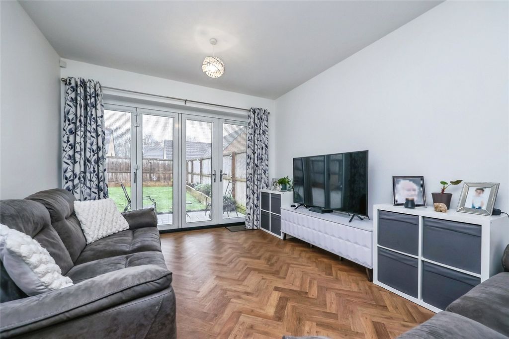 Property photo 2 of 28 Picture No. 14