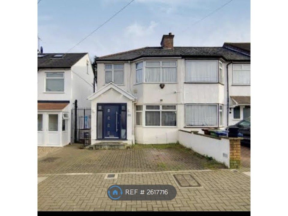 Property photo 1 of 14 82 Crofts Road