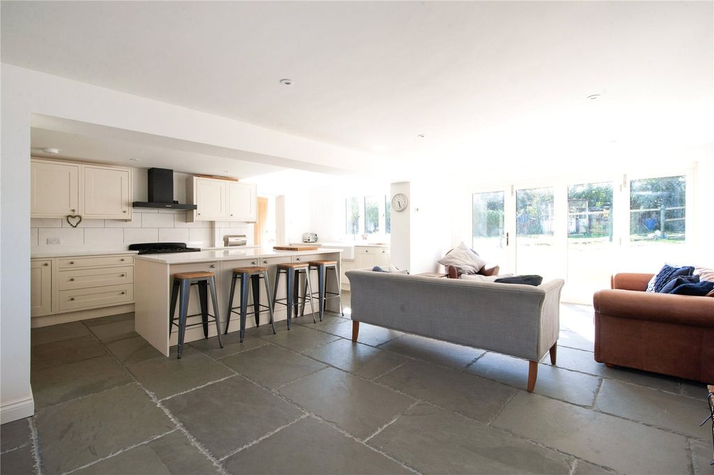 Property photo 2 of 12 Picture No. 03