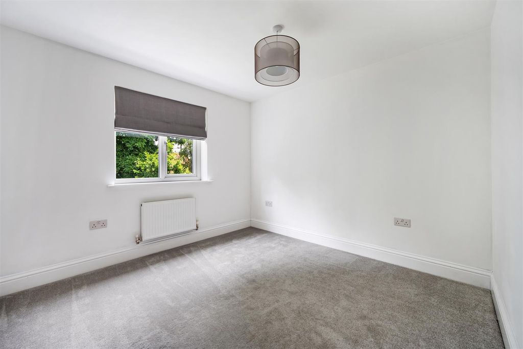 Additional image 23 of 6 bed detached house to rentAspen Drive, Scarcroft, Leeds LS14