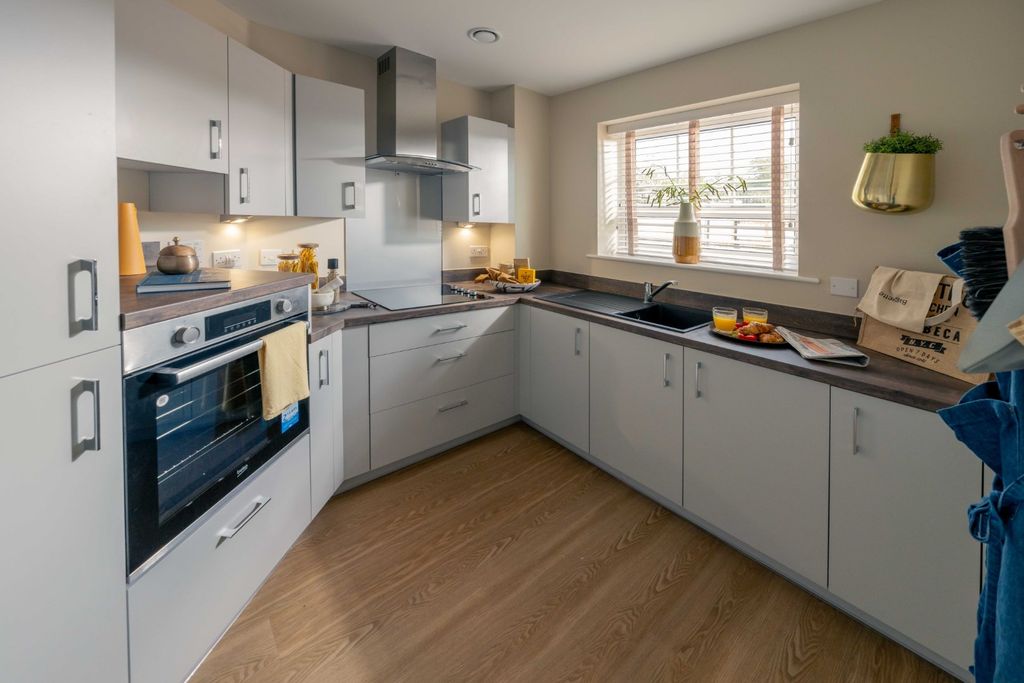 Property photo 2 of 6 Kitchen