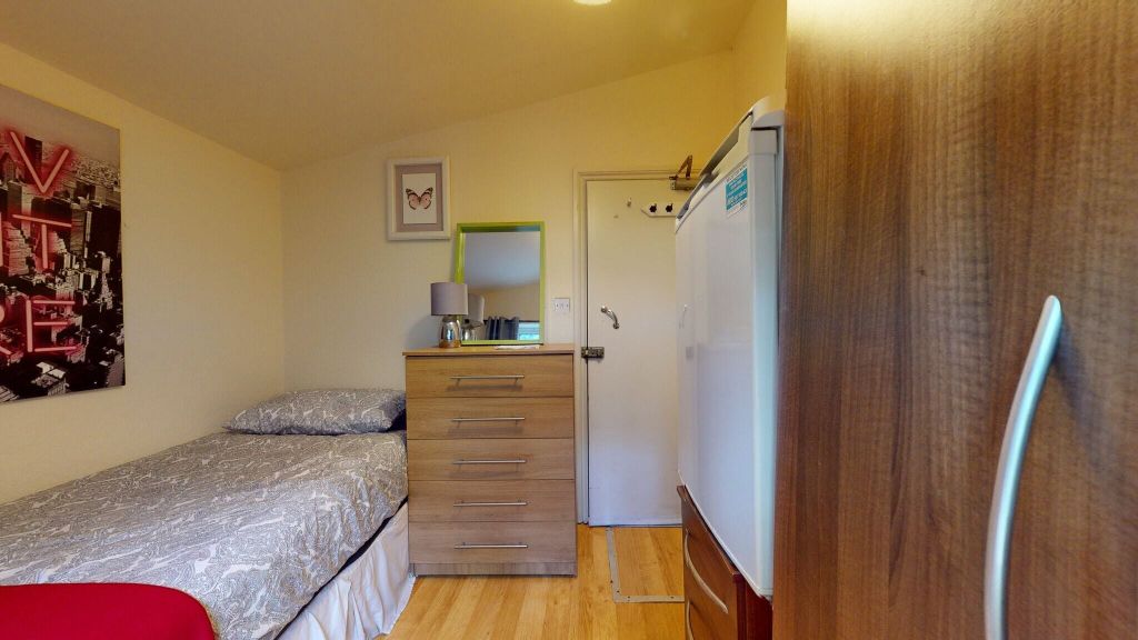 Property photo 3 of 4 Bedroom