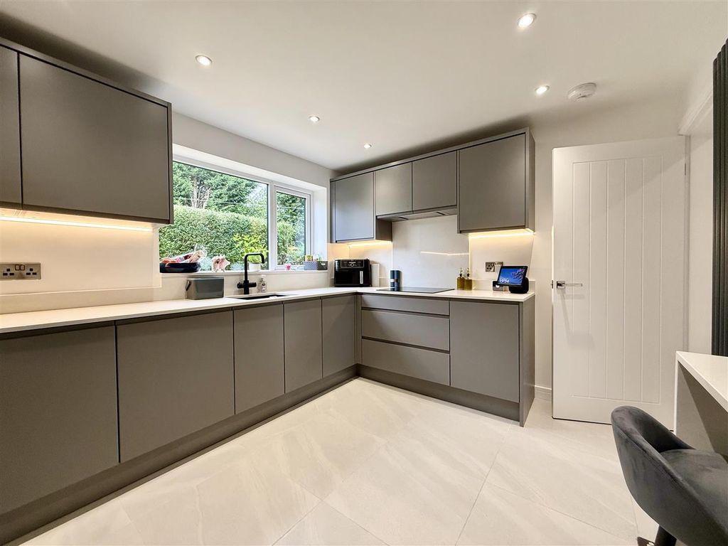 Property photo 3 of 25