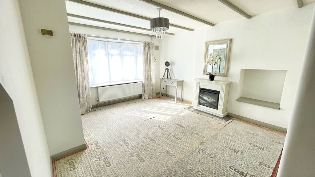 Property photo 2 of 7 Living Area