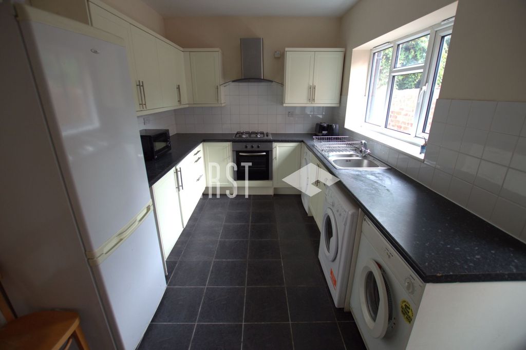 Property photo 3 of 11 Photo 10