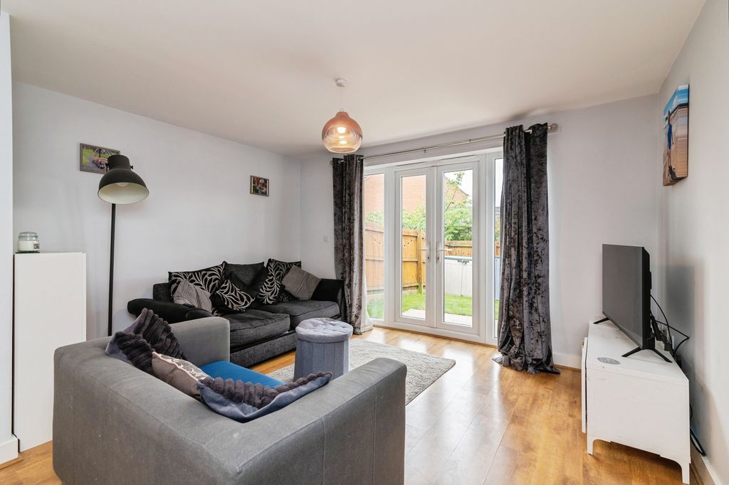 Property photo 2 of 15 Pbox-Img.Jpg