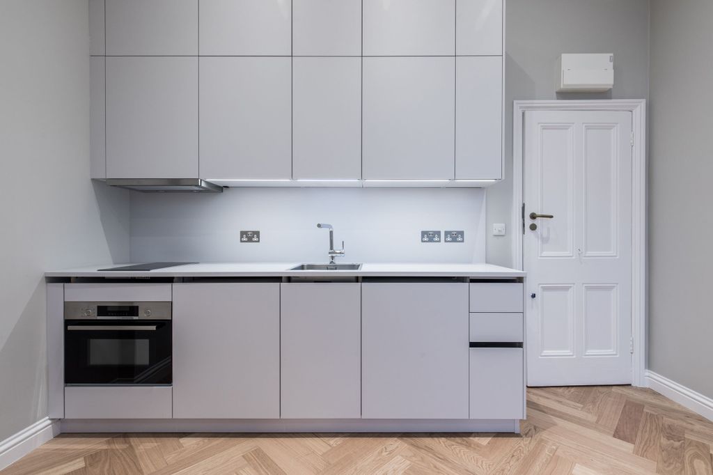 Property photo 3 of 11 Kitchen