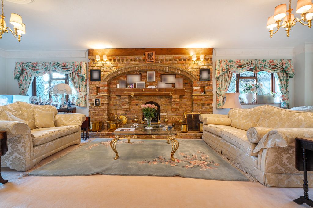 Property photo 3 of 19