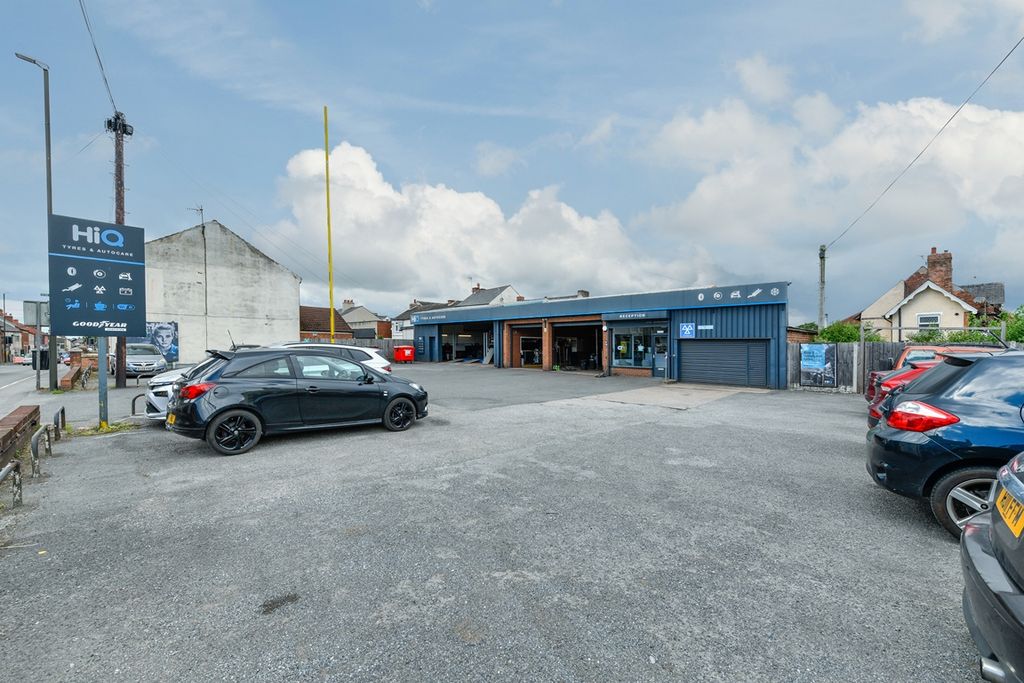 Property photo 1 of 5