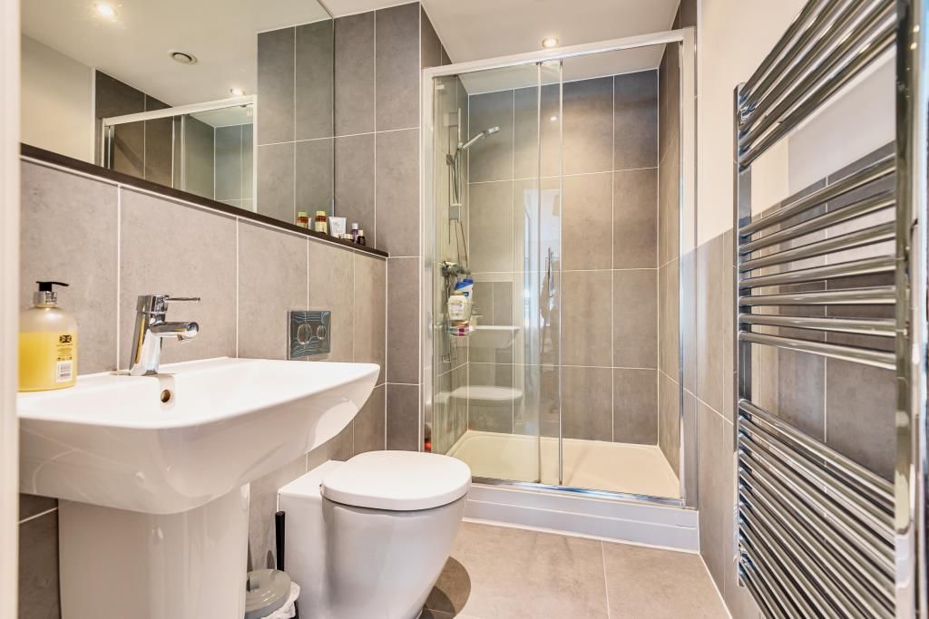Property photo 3 of 10 Bathroom