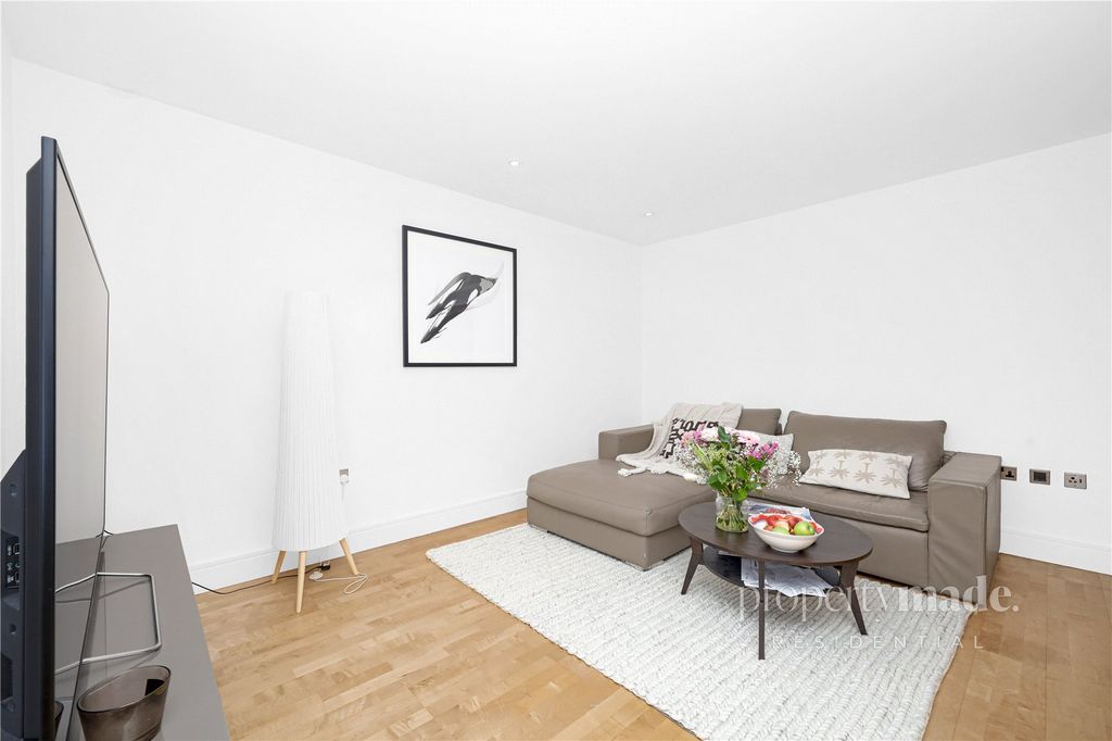 Property photo 3 of 23 Picture No. 18