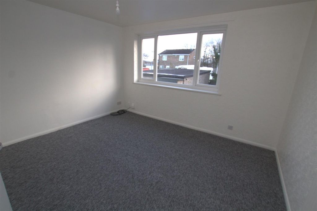 Property photo 3 of 5 Living Room .Jpg