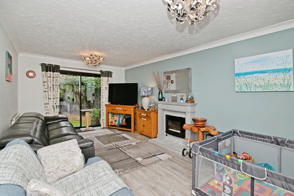 Property photo 2 of 17 Lounge