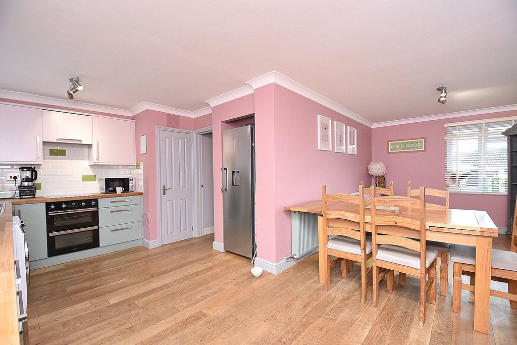 Property photo 2 of 22 Picture No. 32