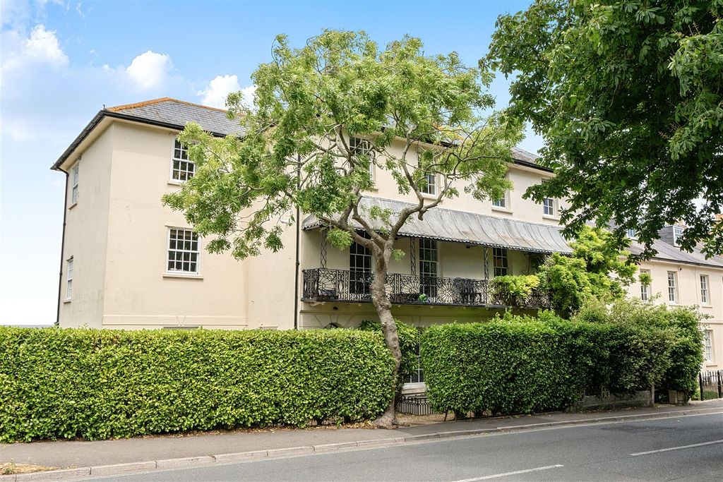 Property photo 1 of 14 Belfield House