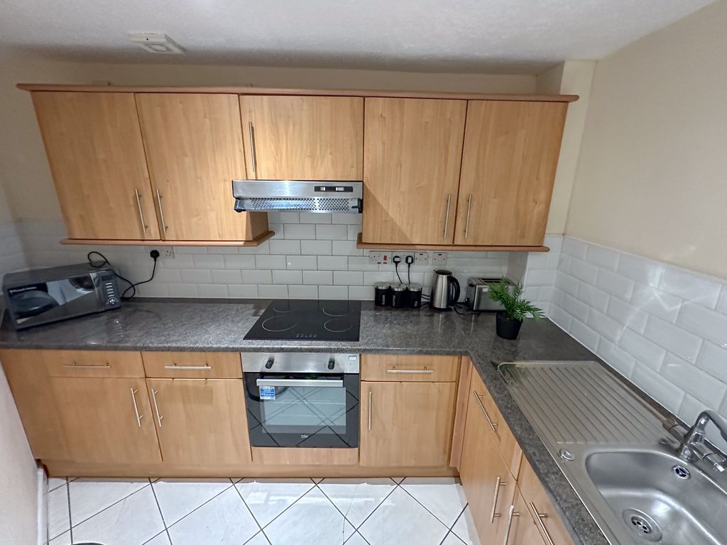 Property photo 2 of 6 10, 272 Upper Parliament4