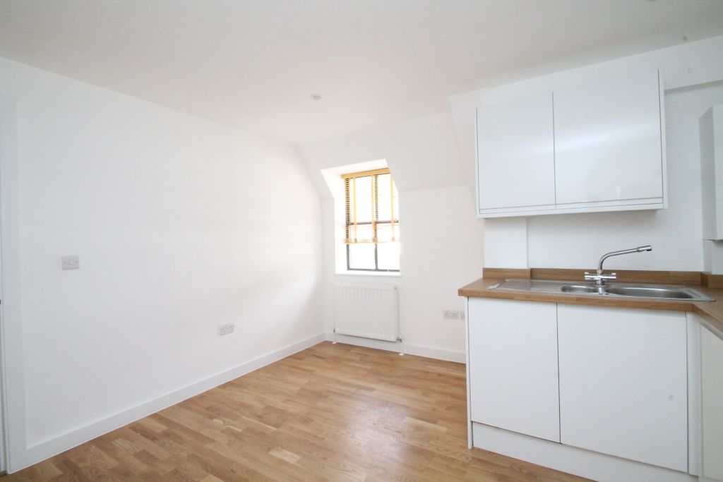 Property photo 3 of 11 Lounge