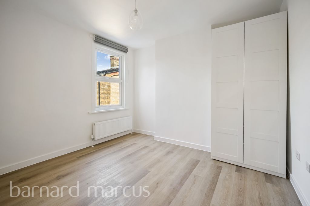 Property photo 2 of 8 Bedroom 1