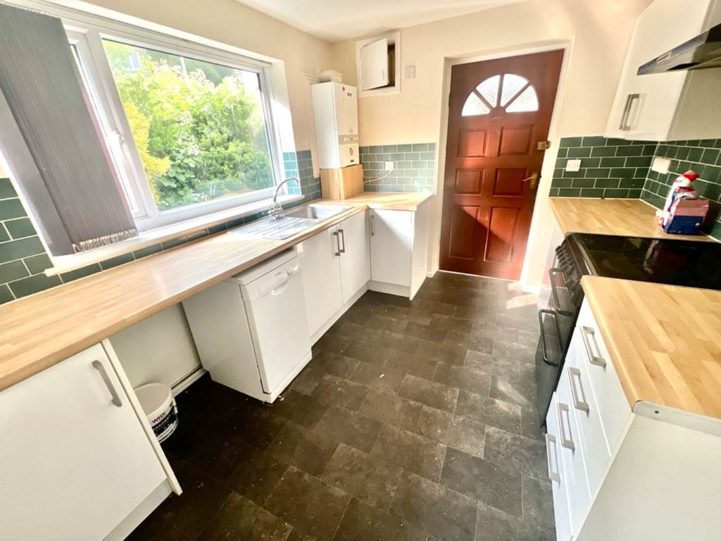 Property photo 2 of 9 Kitchen