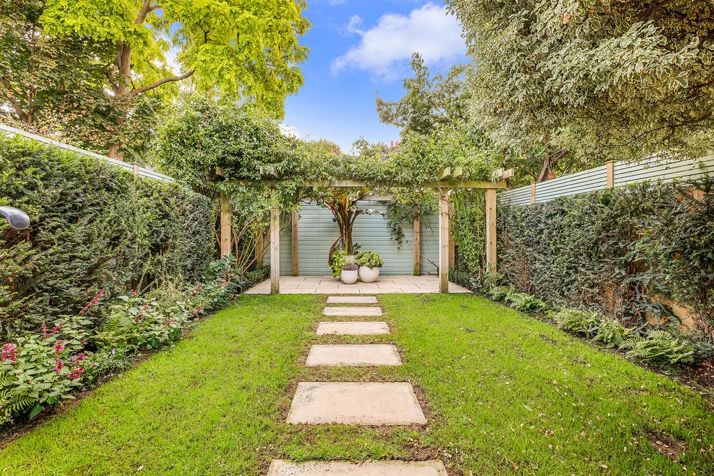 Property photo 2 of 18