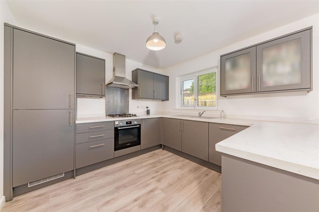 Property photo 3 of 18 12 Greenfield Crescent Dundee-9.Jpg