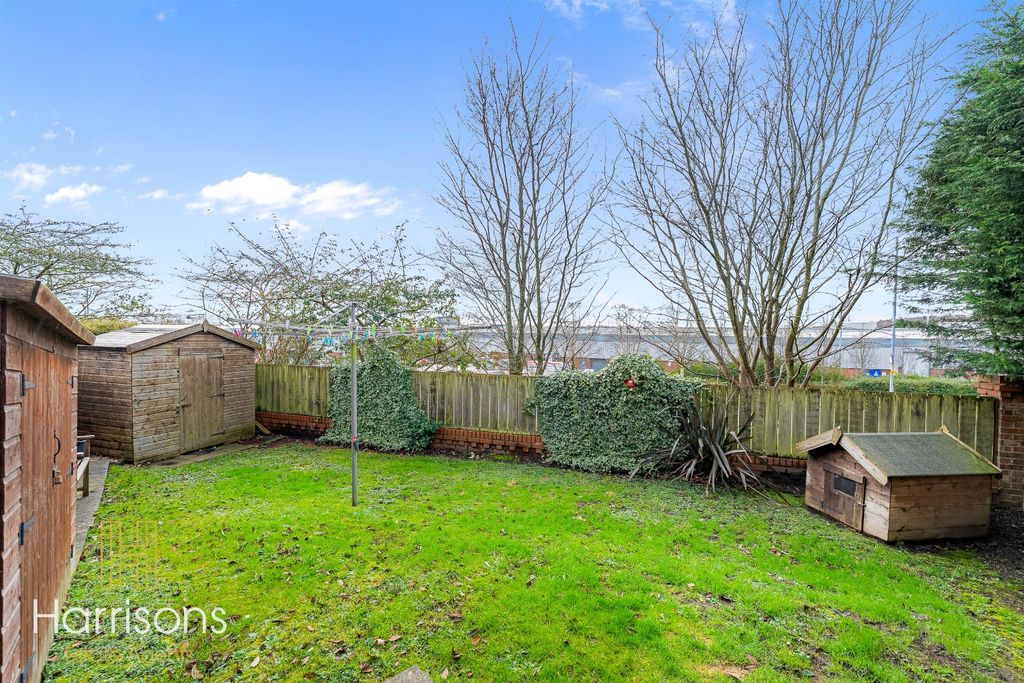 Property photo 2 of 19 4834931