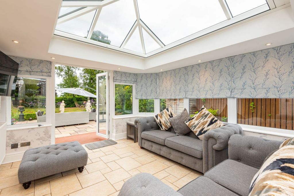 Property photo 3 of 32 Garden Room