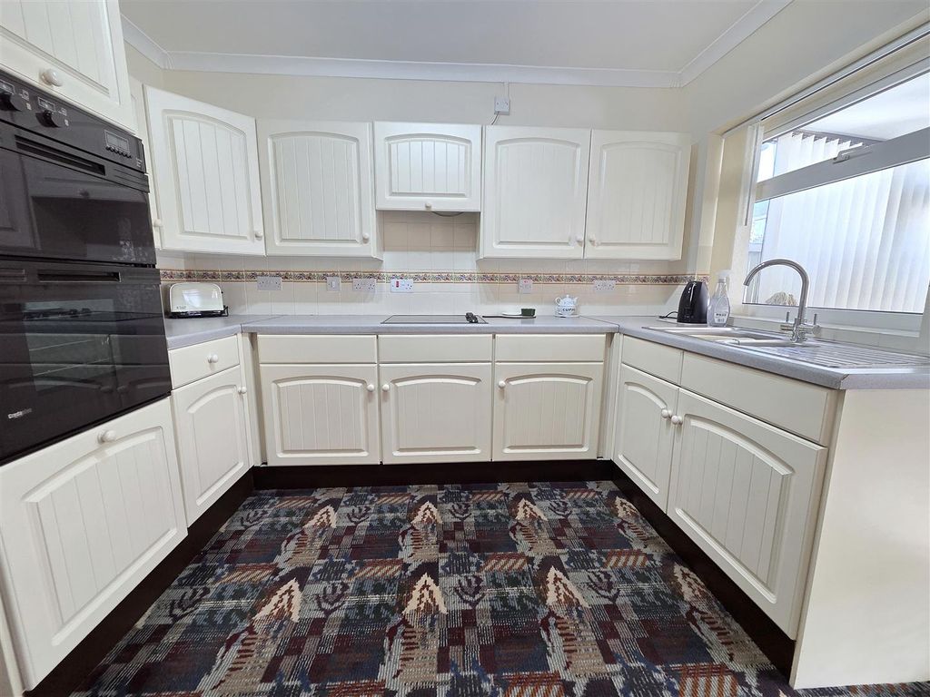 Property photo 3 of 13 Kitchen