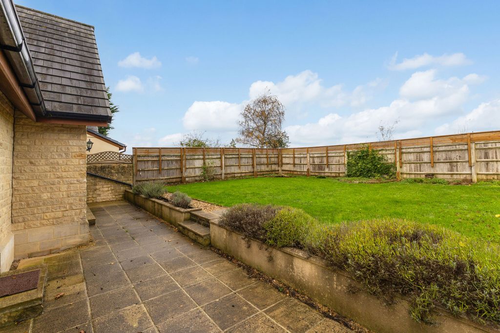 Property photo 2 of 13 Patio &amp; Garden