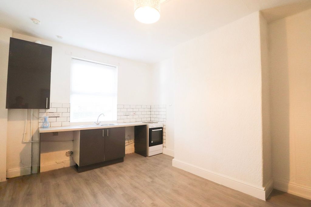 Property photo 2 of 9 Picture No. 23