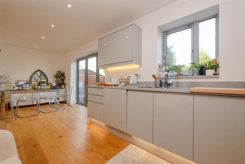 Property photo 2 of 10 Kitchen/Diner