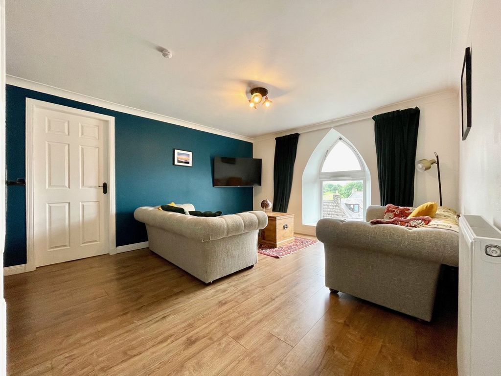 Property photo 3 of 28